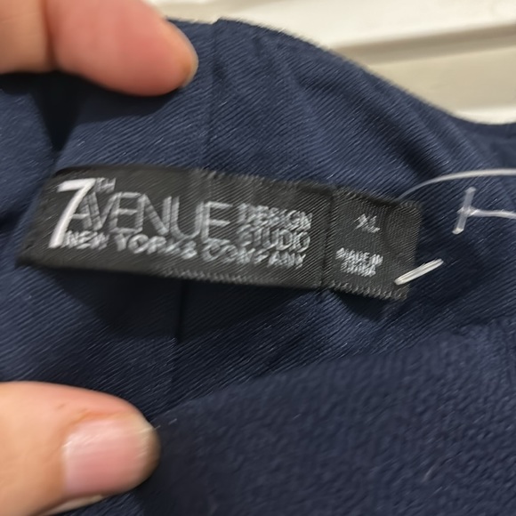 Navy blue, New York and Company extra large, mermaid hem skirt - Picture 5 of 7